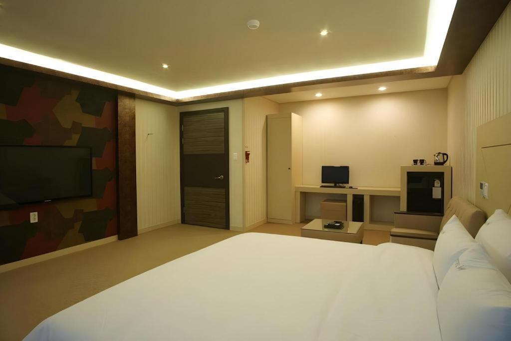 Hotel W ShinЧечжу Екстер'єр фото