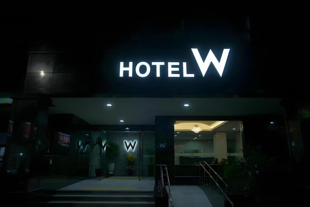 Hotel W ShinЧечжу Екстер'єр фото