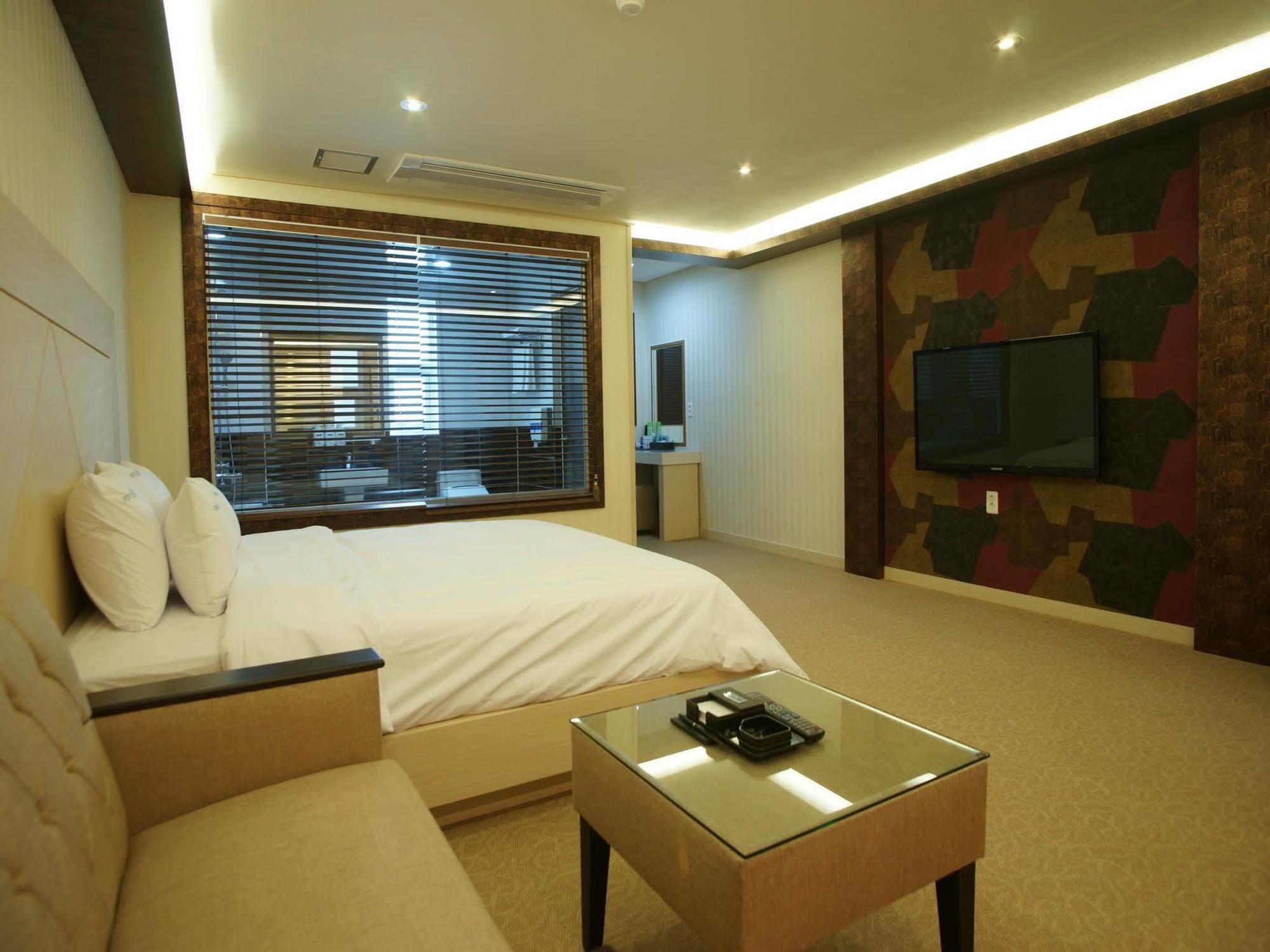 Hotel W ShinЧечжу Екстер'єр фото